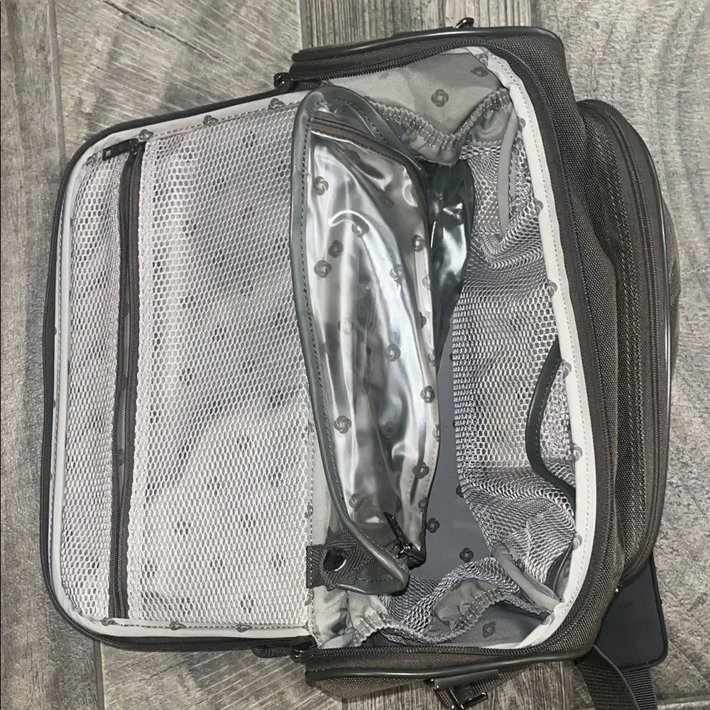 Samsonite army green Bag fits on luggage. 15”x 12”x 19” adjustable strap